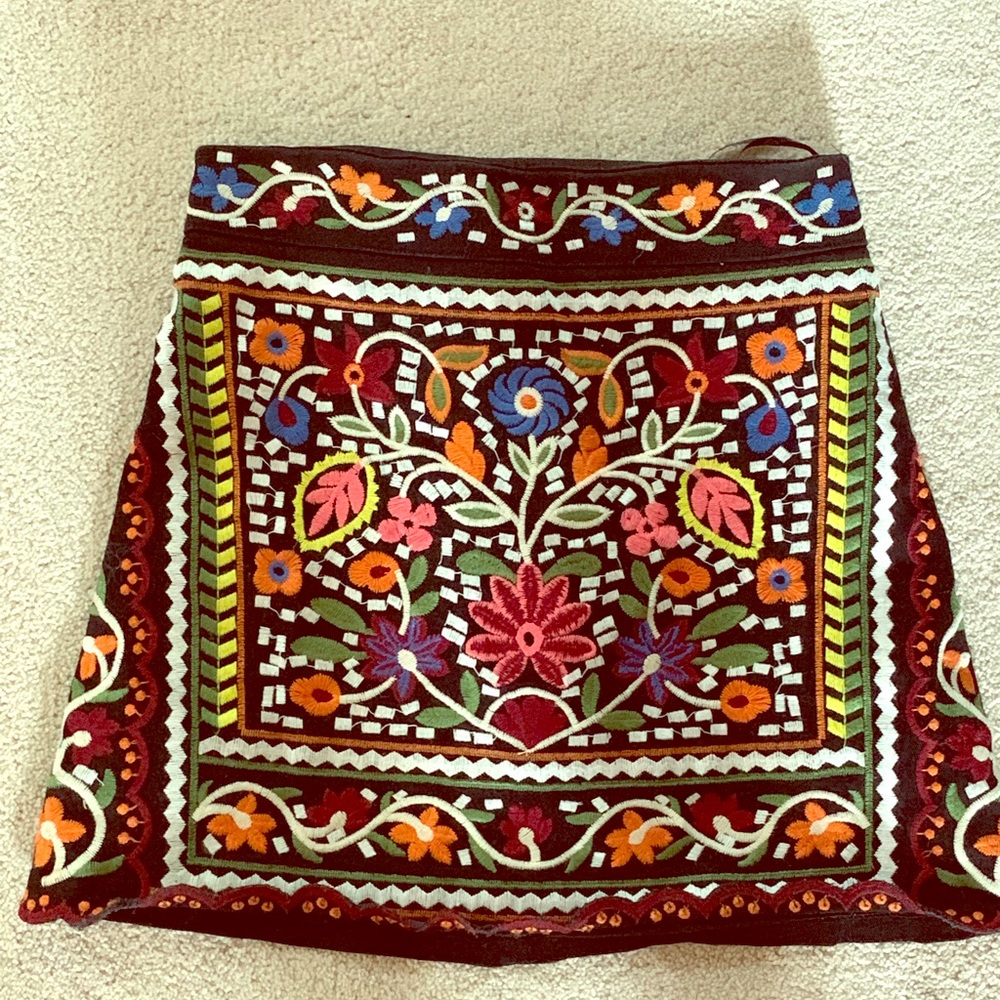 Cute embroidered mini skirt